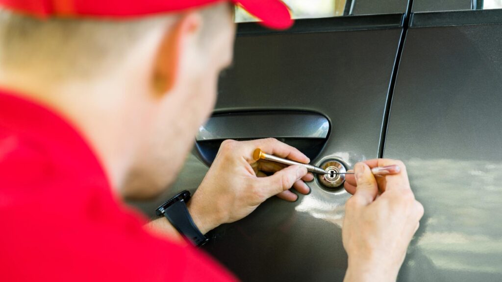 locksmith unlocking car